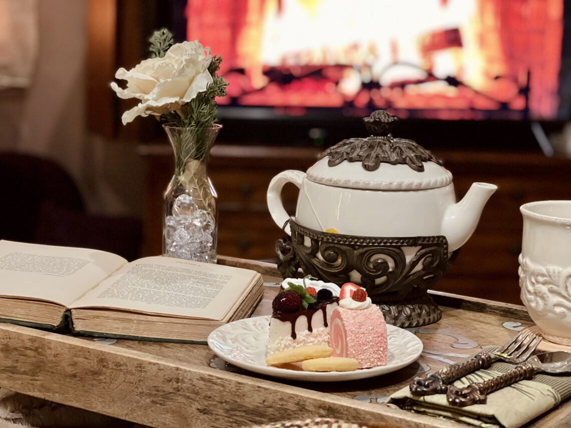 GG Collection Cream Ceramic Teapot with An Acanthus Leaf Metal Base tray book flower décor