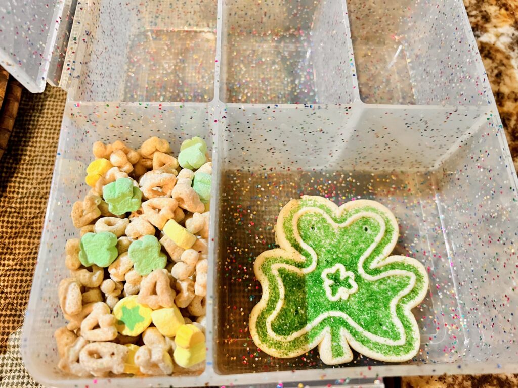 7 Easy Fast St. Patrick's Day Bento Box Lunch Ideas for kids healthy and fun