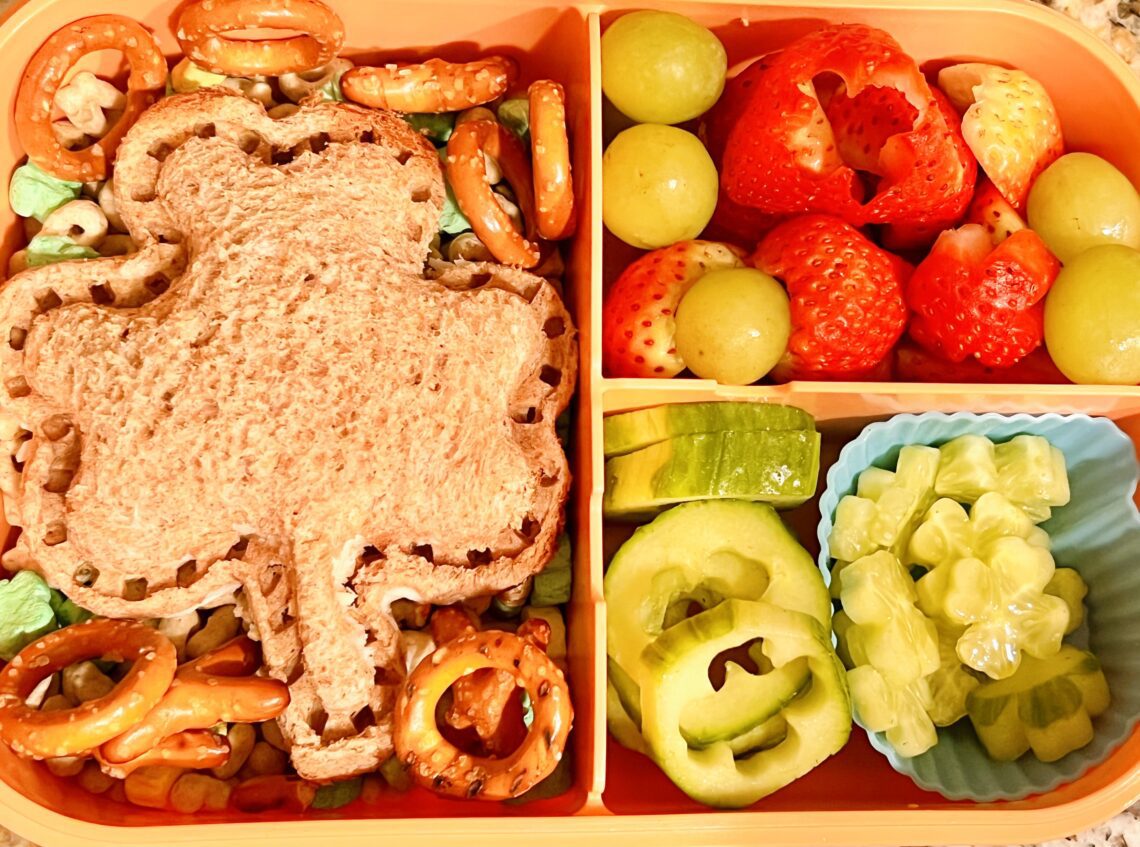 7 Easy Fast St. Patrick's Day Bento Box Lunch Ideas for kids healthy fun lunchbox notes crustless sandwich shapes