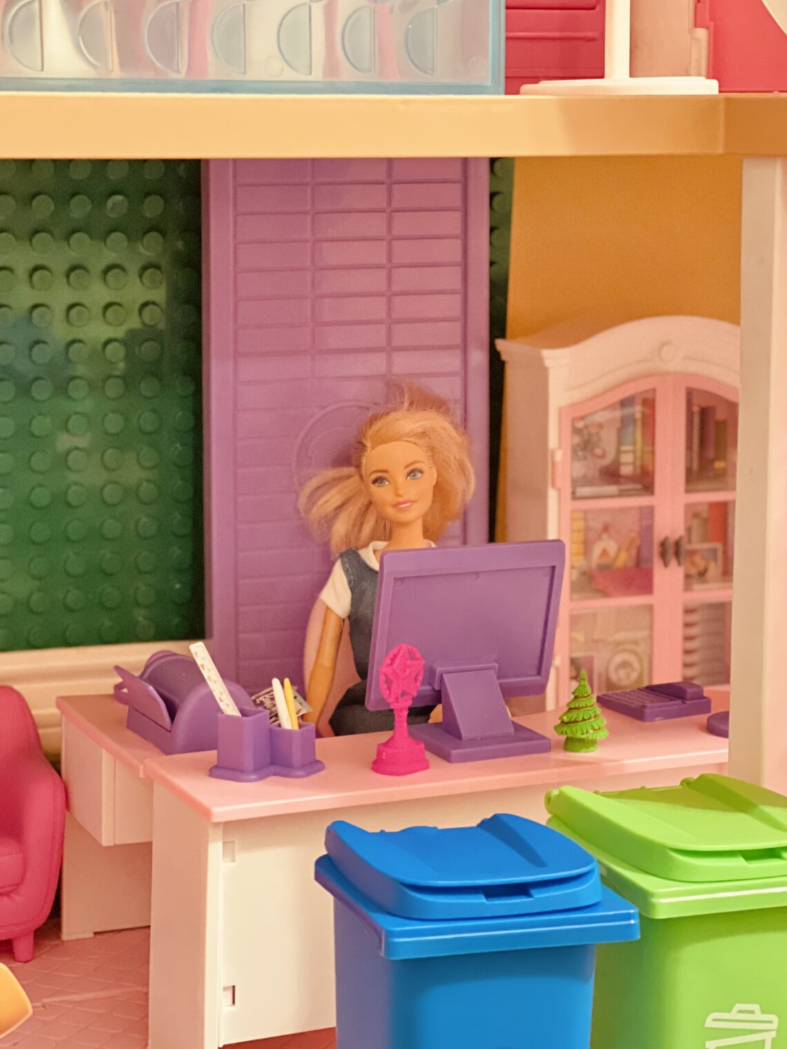 Barbie Dream house sewing set closet seamstress how to decorate playroom doll