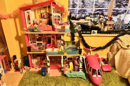 Barbie Dream house sewing set closet seamstress how to decorate playroom doll Christmas