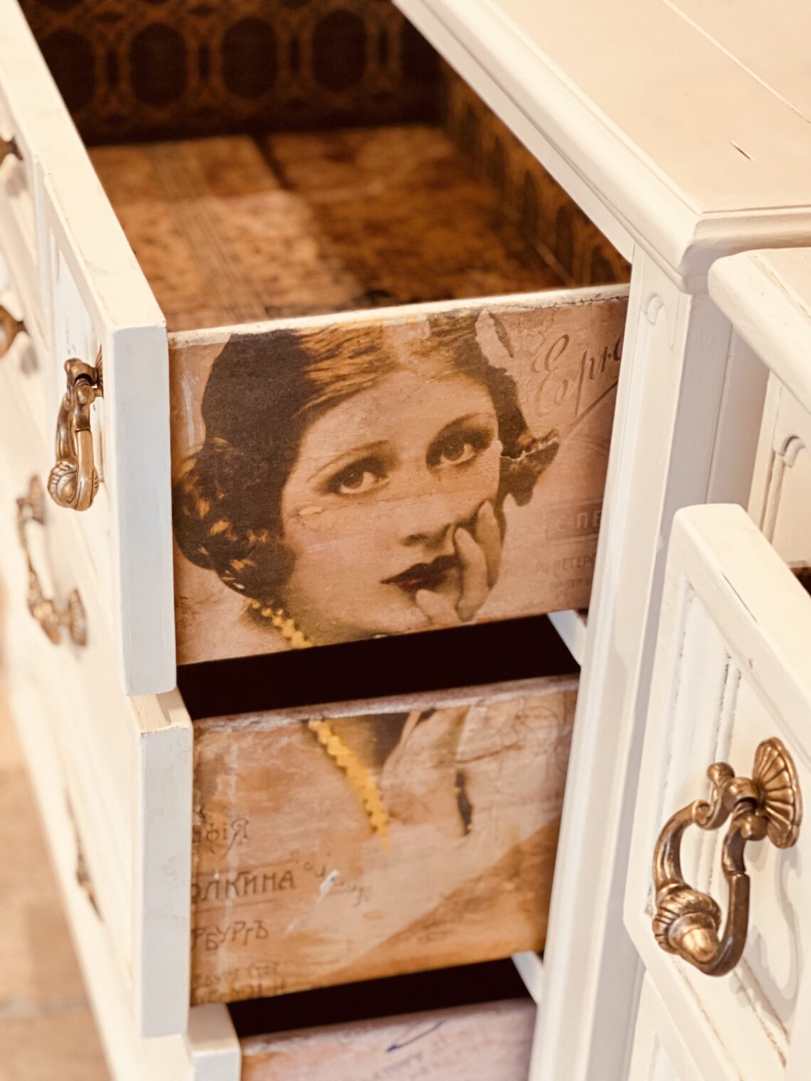 How to Apply Antiquing Wax to Age Painted Pieces - This Mamas