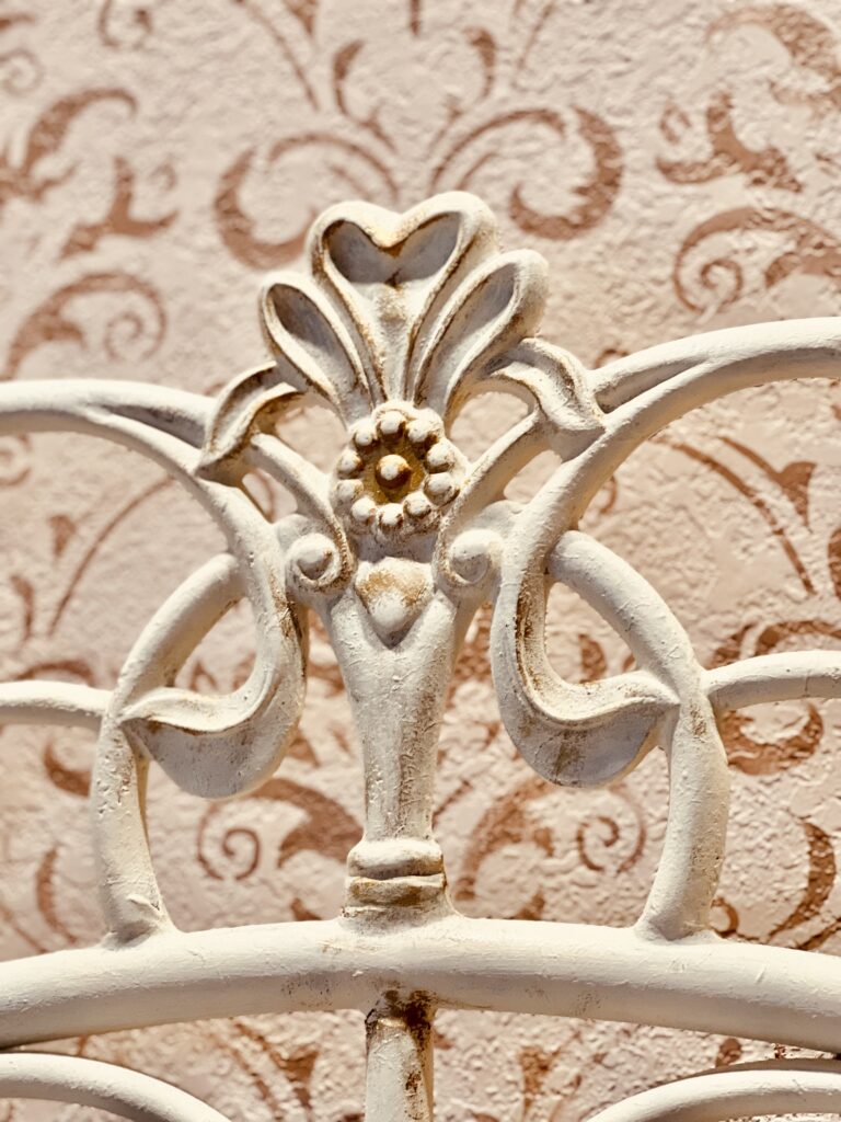 Gold Accents With Gilding Wax For Painted Furniture Makeovers