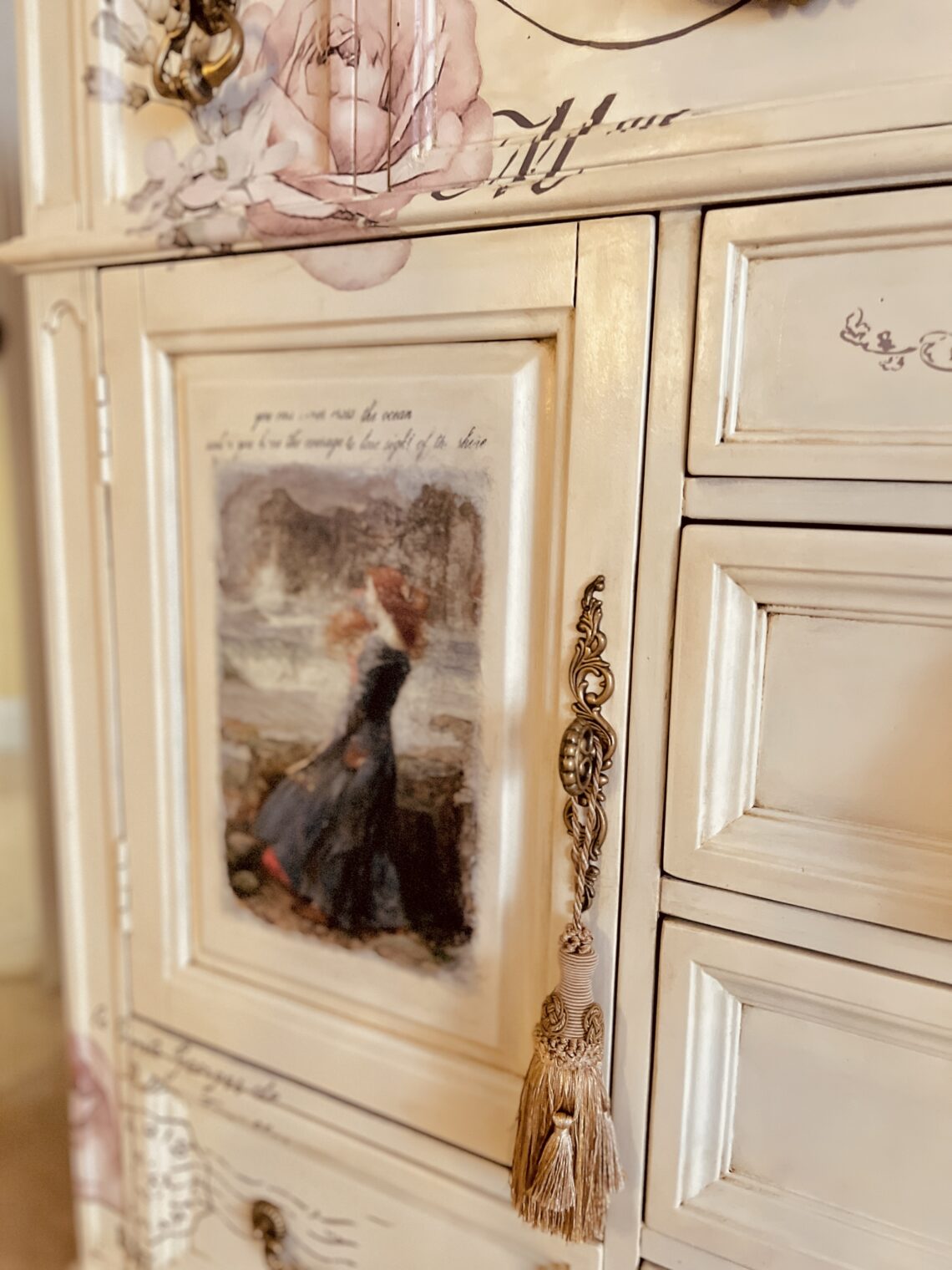 Chalk Painting Old Vintage Frames White & Creating a Neutral