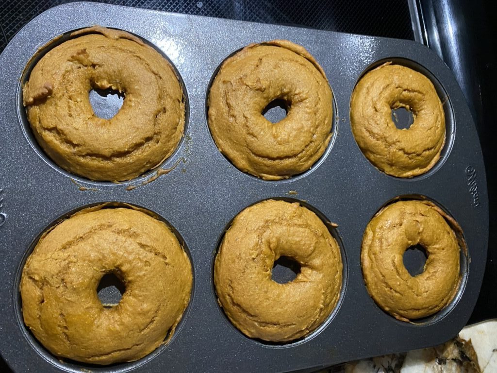 baked pumpkin donuts in donut pan healthy low calorie