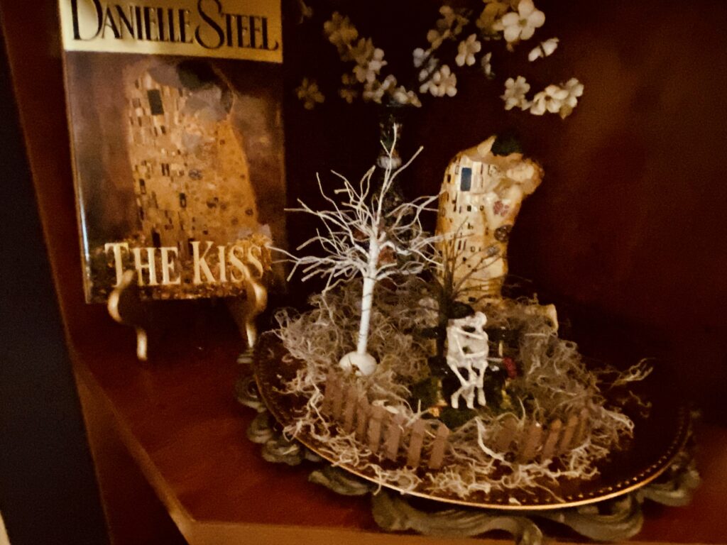 halloween department 56 village The Kiss book