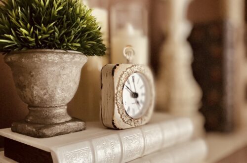 Stonebriar Decorative Table Top Clock books topiary