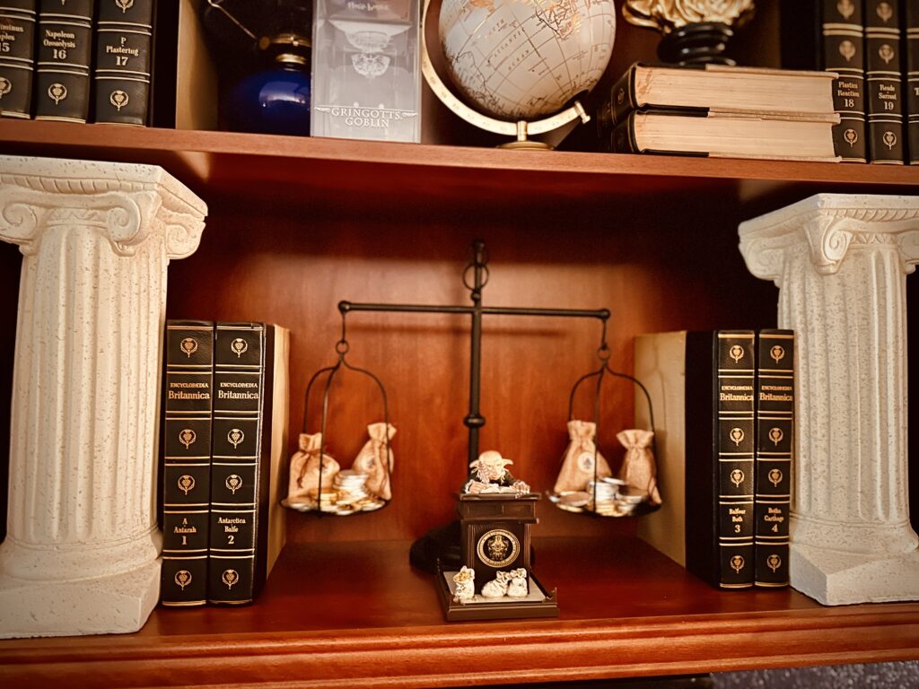 Harry Potter Hogwarts Office Décor Gringotts Bank Bookshelf globes Lady Justice statue